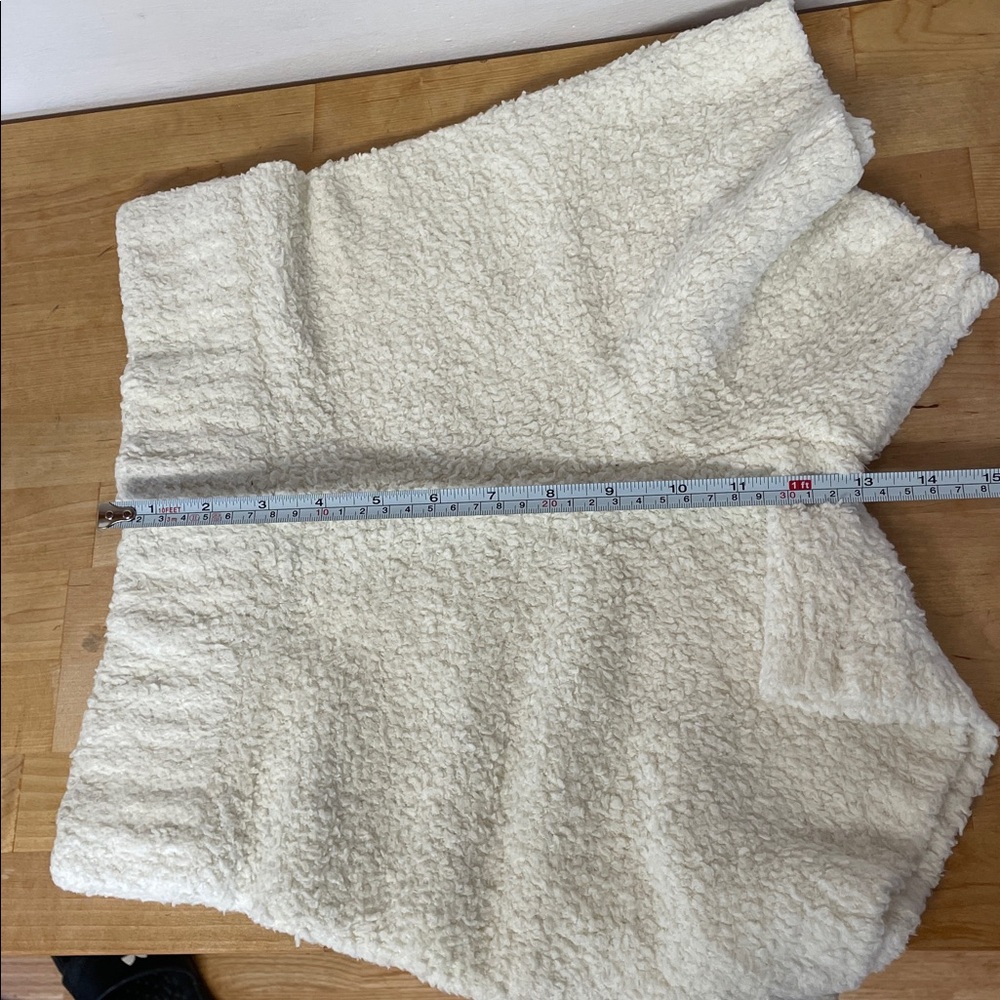 Skims cozy boucle cozy knitted shorts in ivory women’s size S/M - Picture 11 of 14
